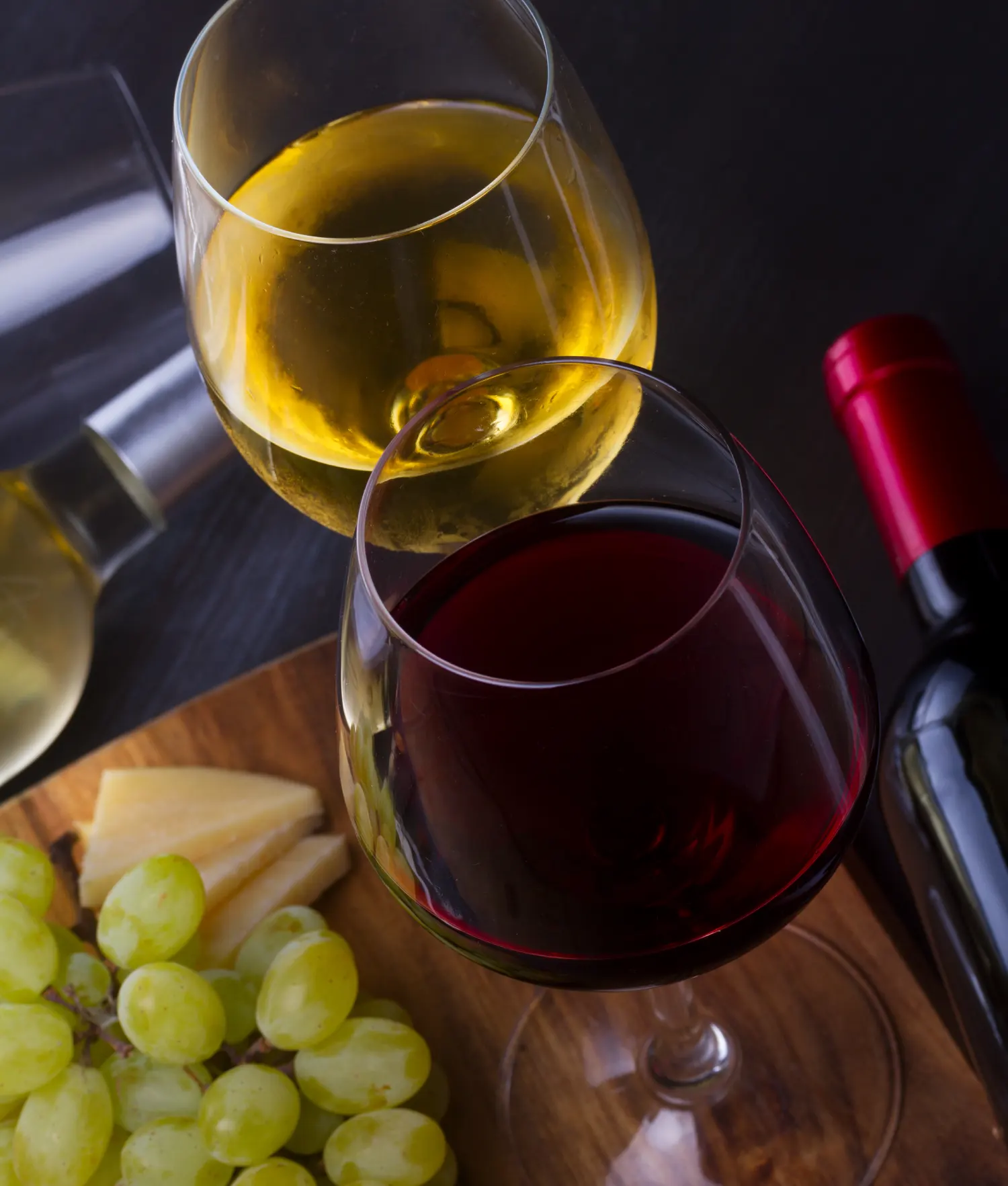 glass-of-red-and-white-wine.webp
